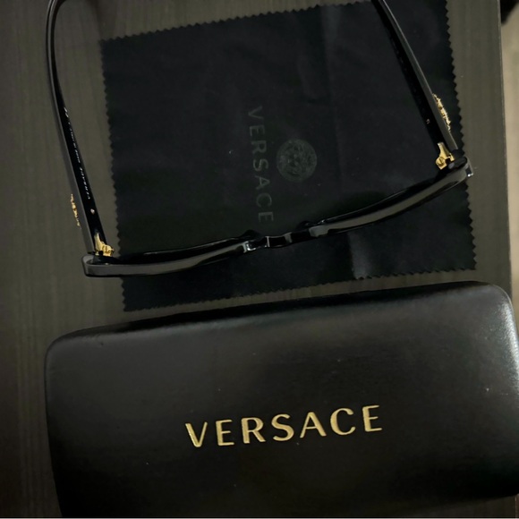 Louis Vuitton shades - Picture 1 of 3